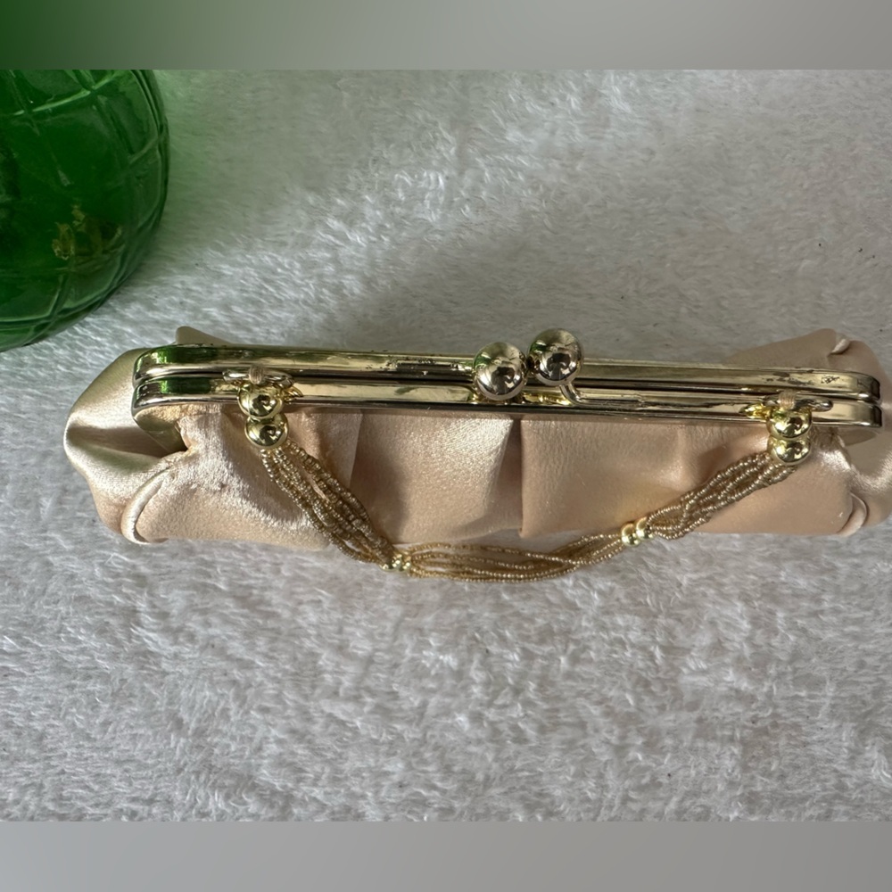 1960’s Vintage Gold Evening Kiss Lock Bag - Picture 10 of 10